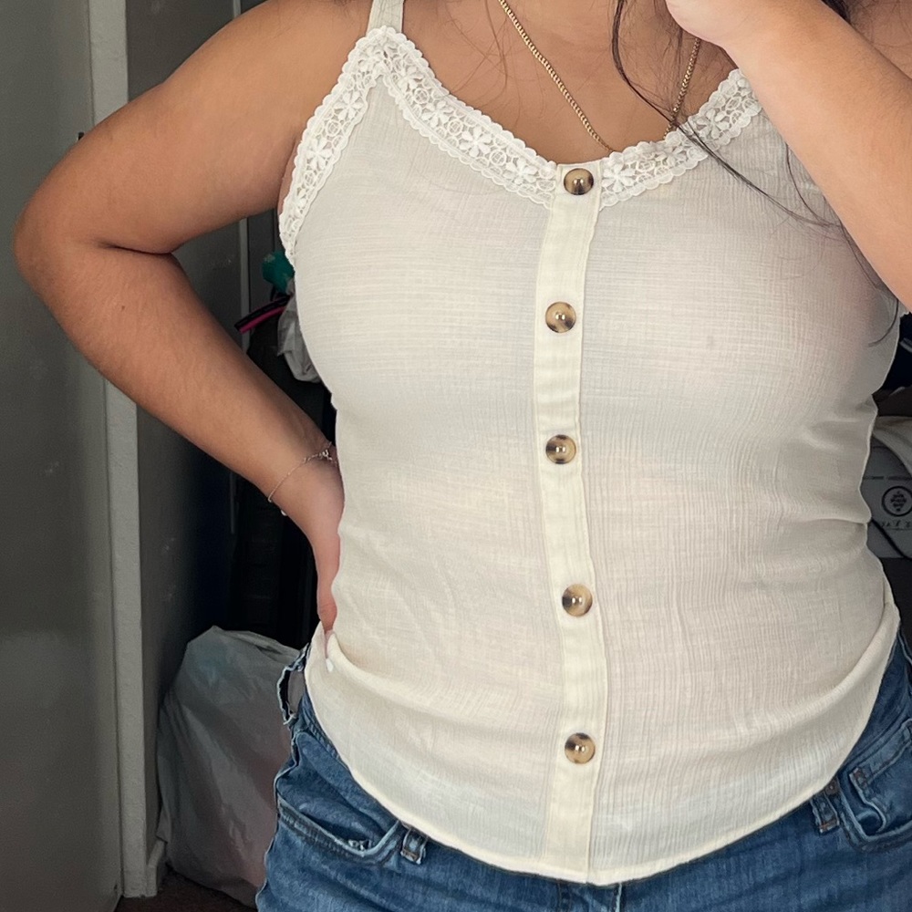 Beautiful sleeveless shirt!